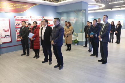 市經(jīng)濟和信息化委員會(huì )張宏韜總工程師一行調研上海股交中心